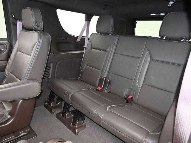 Photo of 2022 White Frost Tri-Coat GMC Yukon XL