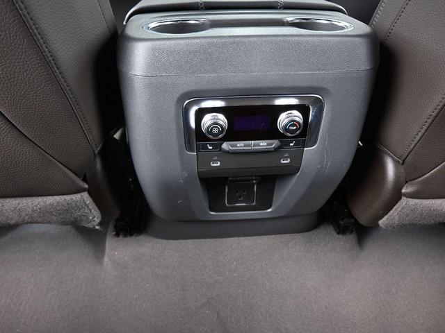 Photo of 2022 White Frost Tri-Coat GMC Yukon XL