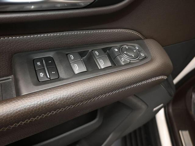 Photo of 2022 White Frost Tri-Coat GMC Yukon XL