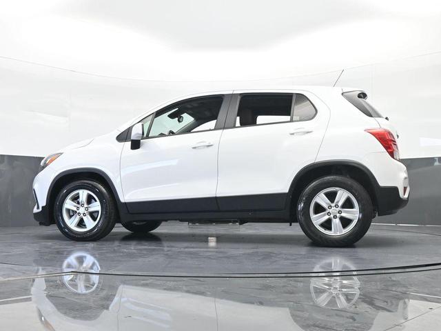 Photo of 2022 Summit White Chevrolet Trax