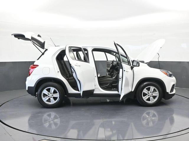 Photo of 2022 Summit White Chevrolet Trax