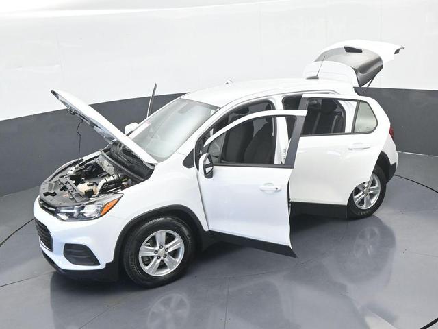 Photo of 2022 Summit White Chevrolet Trax