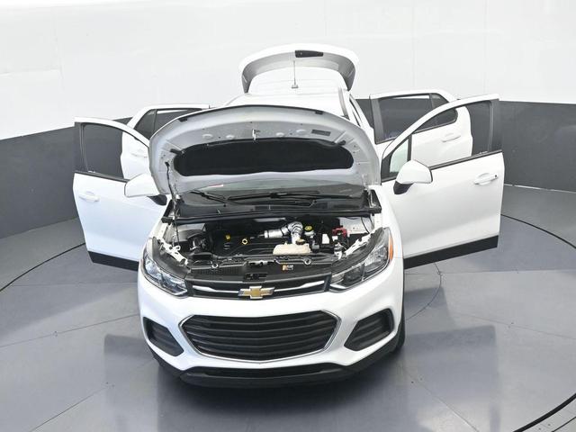 Photo of 2022 Summit White Chevrolet Trax