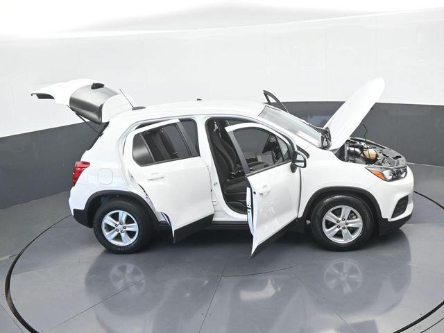 Photo of 2022 Summit White Chevrolet Trax