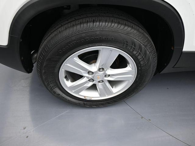 Photo of 2022 Summit White Chevrolet Trax
