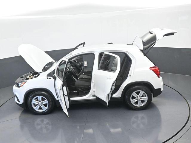Photo of 2022 Summit White Chevrolet Trax