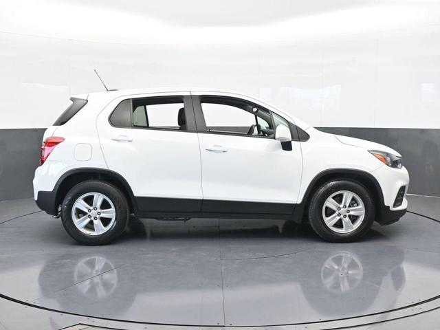 Photo of 2022 Summit White Chevrolet Trax