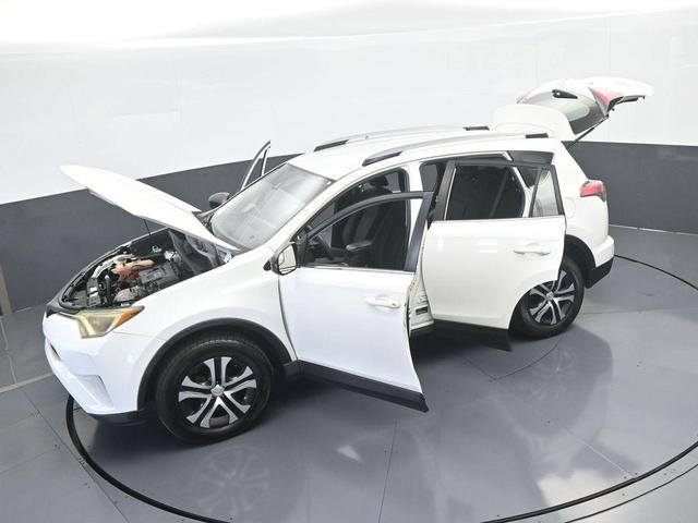 Photo of 2017 White Toyota RAV4