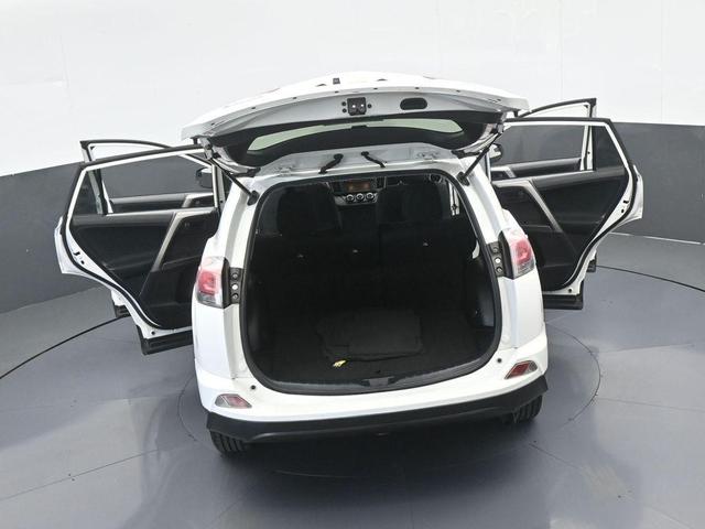 Photo of 2017 White Toyota RAV4