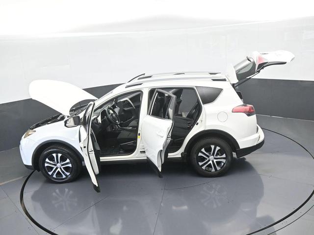 Photo of 2017 White Toyota RAV4