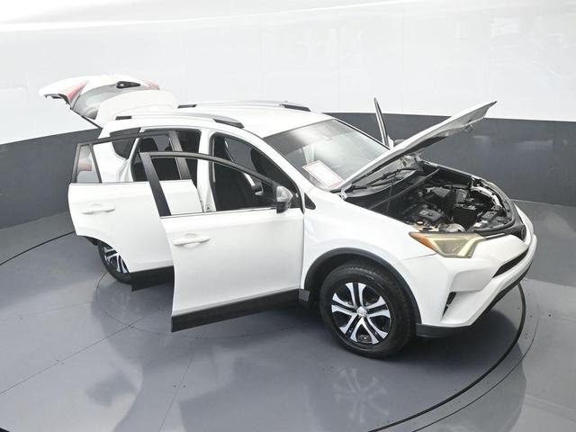 Photo of 2017 White Toyota RAV4