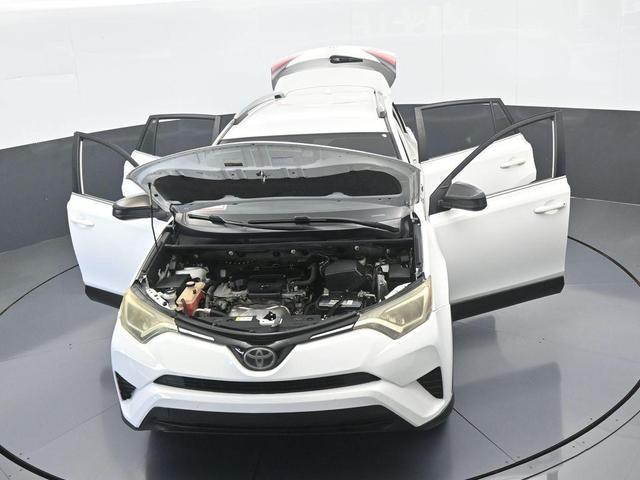 Photo of 2017 White Toyota RAV4