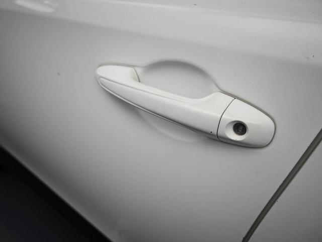 Photo of 2017 White Toyota RAV4