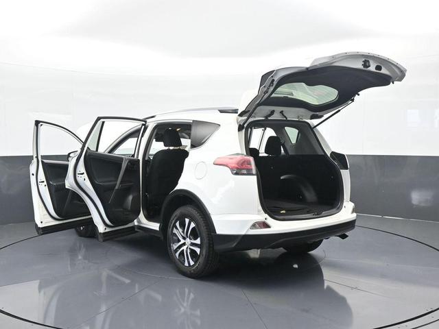 Photo of 2017 White Toyota RAV4