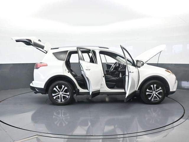 Photo of 2017 White Toyota RAV4