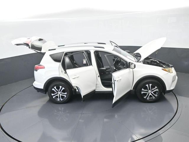 Photo of 2017 White Toyota RAV4