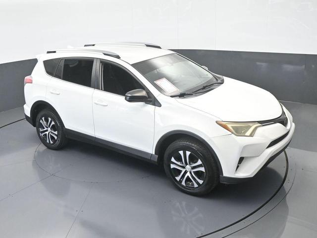 Photo of 2017 White Toyota RAV4