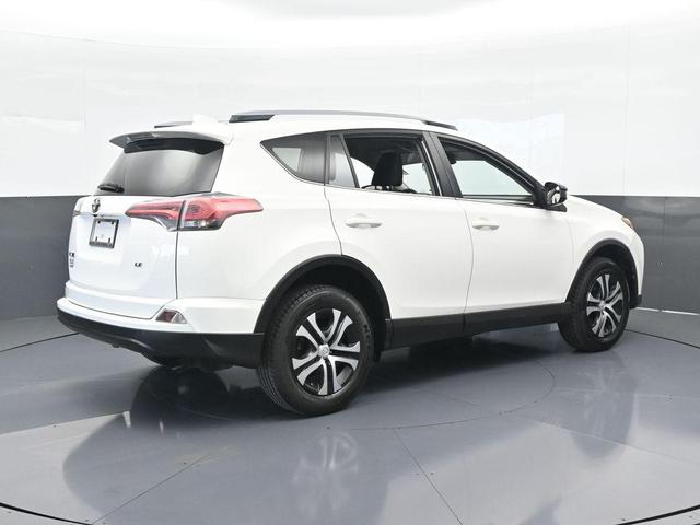 Photo of 2017 White Toyota RAV4