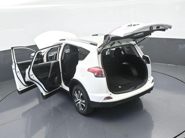 Photo of 2017 White Toyota RAV4