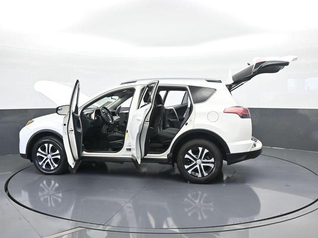 Photo of 2017 White Toyota RAV4