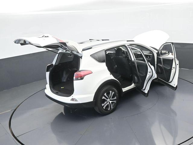 Photo of 2017 White Toyota RAV4