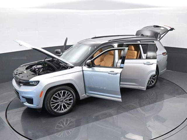 Photo of 2024 Silver Zynith Jeep Grand Cherokee L
