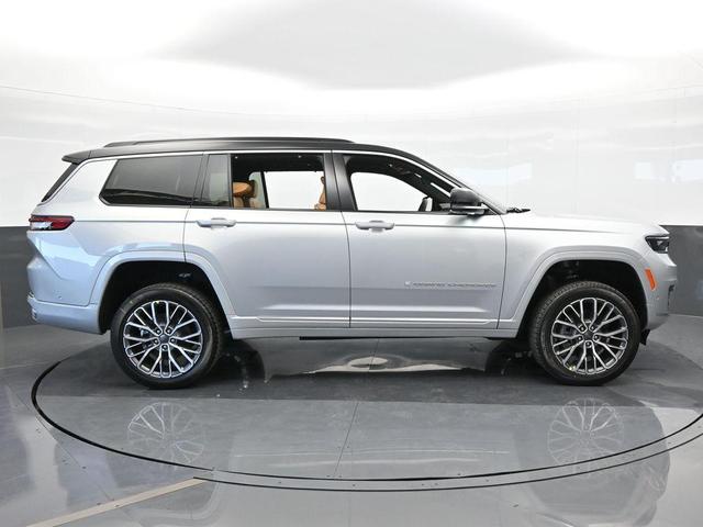 Photo of 2024 Silver Zynith Jeep Grand Cherokee L