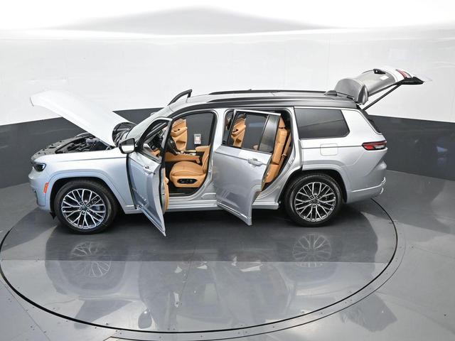 Photo of 2024 Silver Zynith Jeep Grand Cherokee L