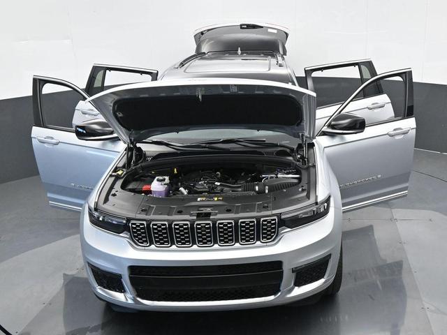 Photo of 2024 Silver Zynith Jeep Grand Cherokee L