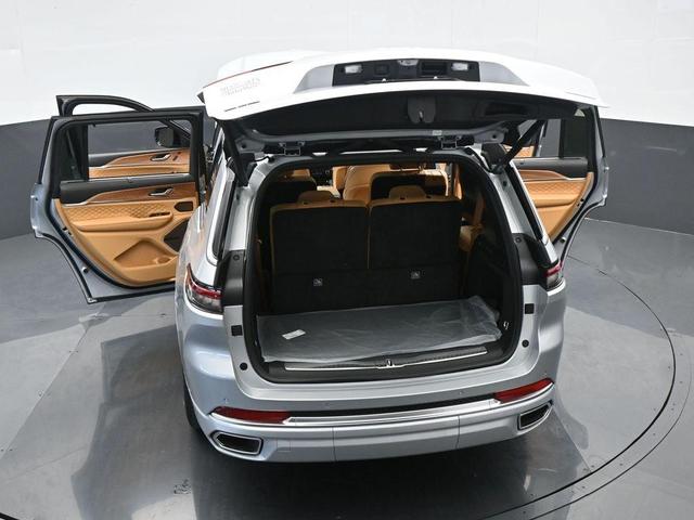 Photo of 2024 Silver Zynith Jeep Grand Cherokee L