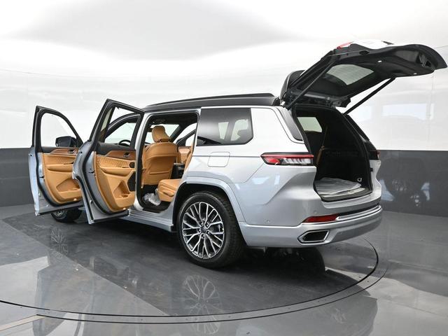 Photo of 2024 Silver Zynith Jeep Grand Cherokee L