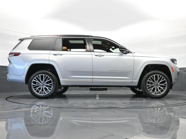 Photo of 2024 Silver Zynith Jeep Grand Cherokee L