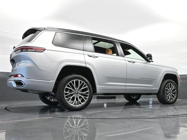 Photo of 2024 Silver Zynith Jeep Grand Cherokee L