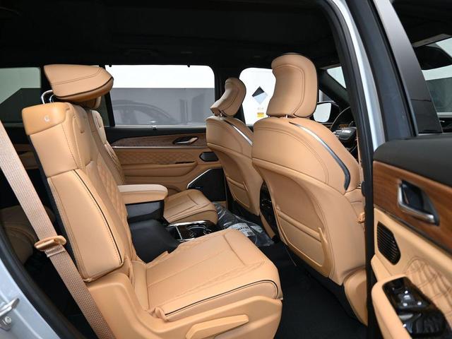 Photo of 2024 Silver Zynith Jeep Grand Cherokee L