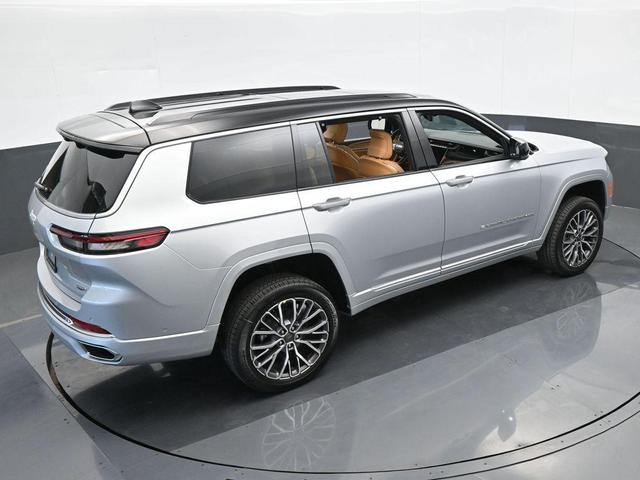 Photo of 2024 Silver Zynith Jeep Grand Cherokee L