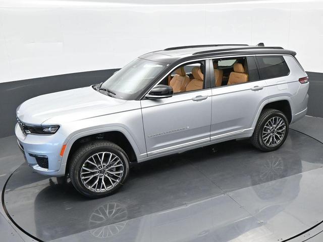 Photo of 2024 Silver Zynith Jeep Grand Cherokee L