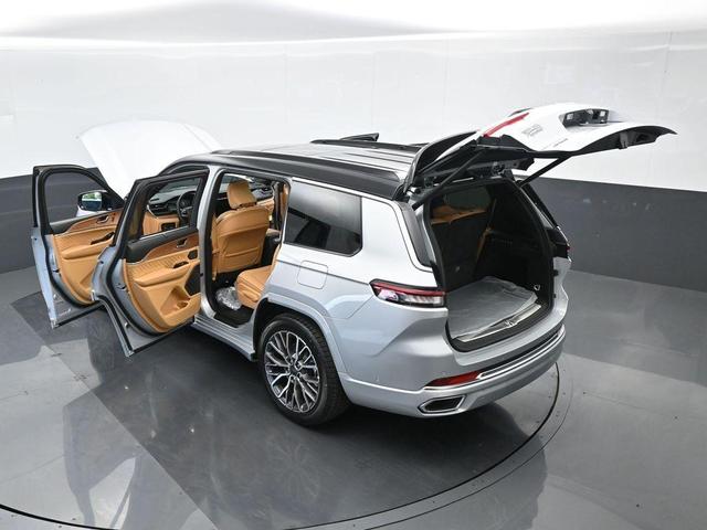 Photo of 2024 Silver Zynith Jeep Grand Cherokee L