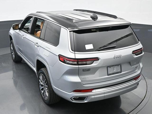 Photo of 2024 Silver Zynith Jeep Grand Cherokee L