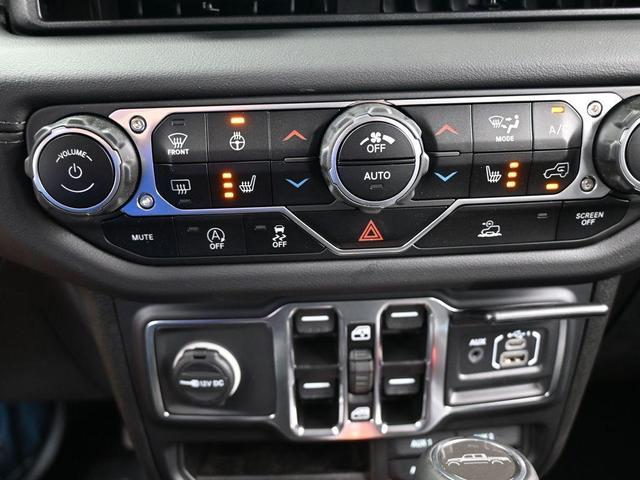 Photo of 2024 Bright White Clearcoat Jeep Gladiator