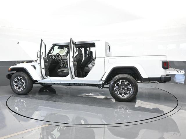 Photo of 2024 Bright White Clearcoat Jeep Gladiator