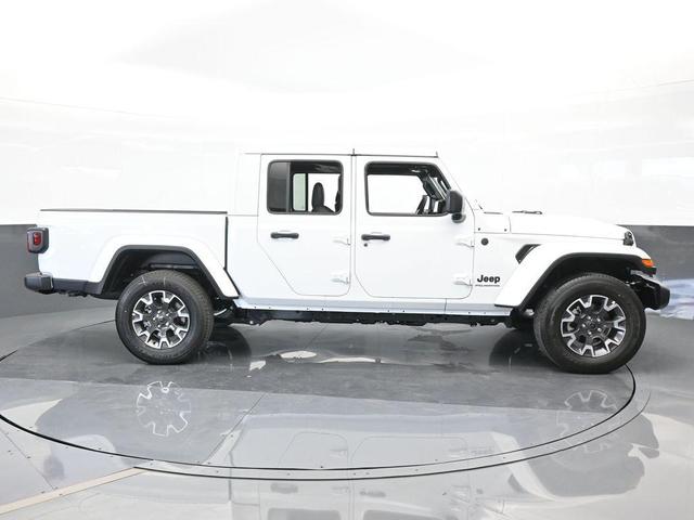 Photo of 2024 Bright White Clearcoat Jeep Gladiator