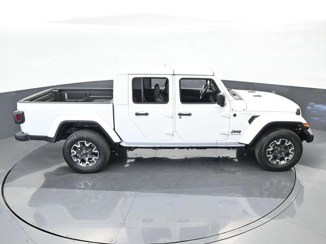 Photo of 2024 Bright White Clearcoat Jeep Gladiator
