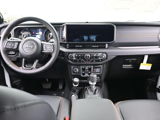 Photo of 2024 Bright White Clearcoat Jeep Gladiator