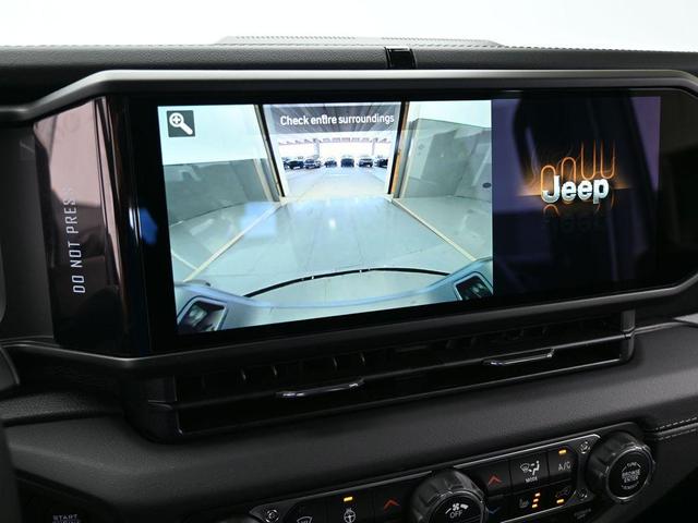 Photo of 2024 Bright White Clearcoat Jeep Gladiator
