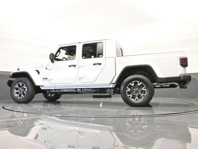 Photo of 2024 Bright White Clearcoat Jeep Gladiator
