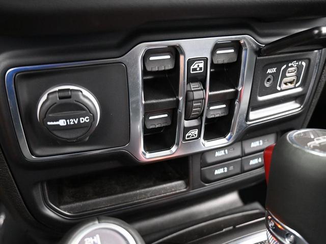 Photo of 2024 Bright White Clearcoat Jeep Gladiator