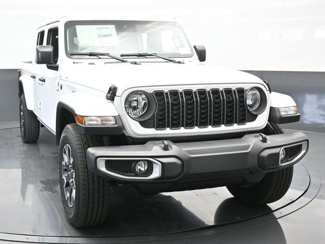 Photo of 2024 Bright White Clearcoat Jeep Gladiator