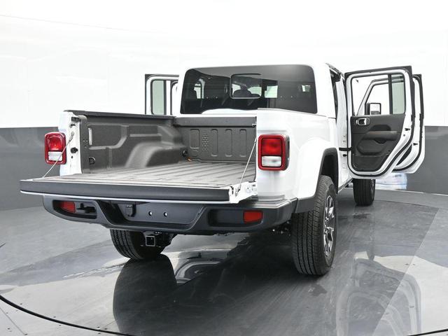 Photo of 2024 Bright White Clearcoat Jeep Gladiator