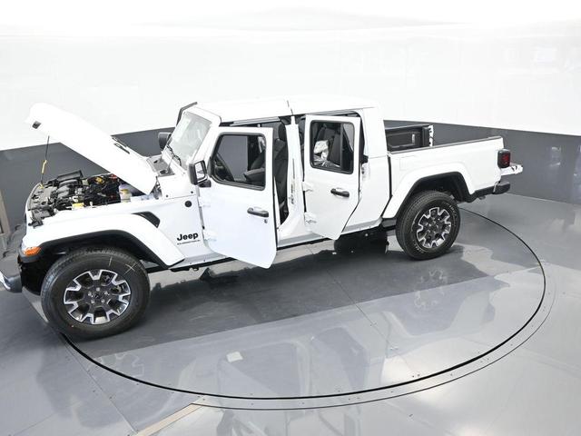 Photo of 2024 Bright White Clearcoat Jeep Gladiator