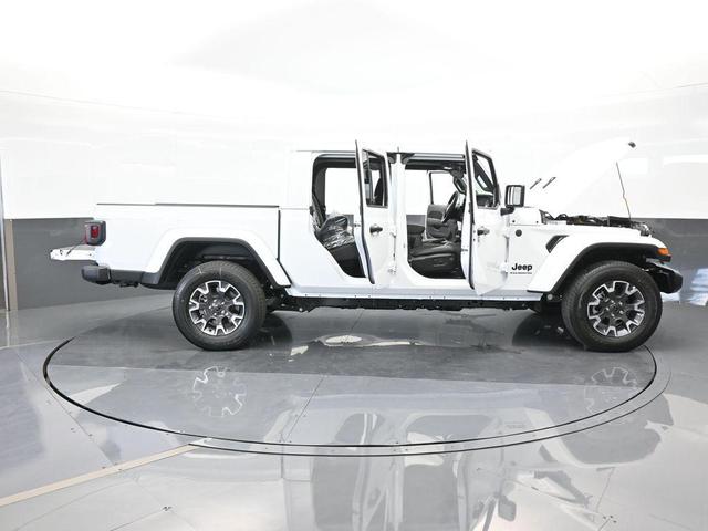 Photo of 2024 Bright White Clearcoat Jeep Gladiator